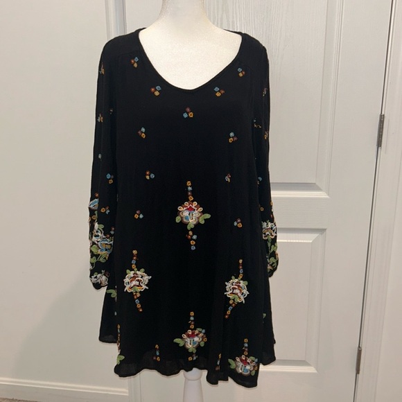 Free People Dresses & Skirts - Free People Oxford Black Embroidered dress, Size Small